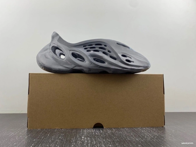 IE4931 Yeezy RNR Adidas MX Foam Granite 0719